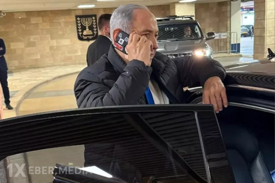 Netanyahunun telefonundakı bu detal diqqət çəkdi