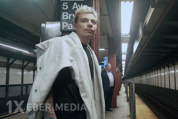 Məşhur rusiyalı komediyaçı ABŞ-da bir rus qəzeti alıb və təəccüblənib