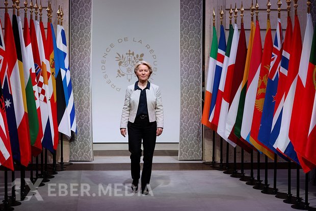 Von der Leyen Parisdəki görüşdə Zelenskini hədələyib