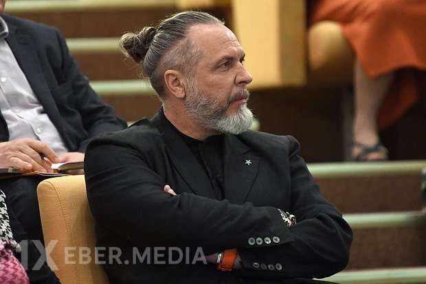 Rus rejissoru Çexovu qaynar su ilə müqayisə edib