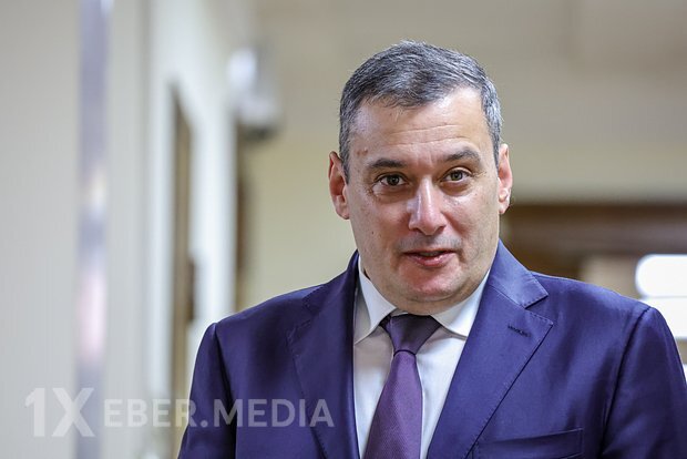 Rus qubernatoru sınıq qabırğalar və fəqərələr haqqında danışdı