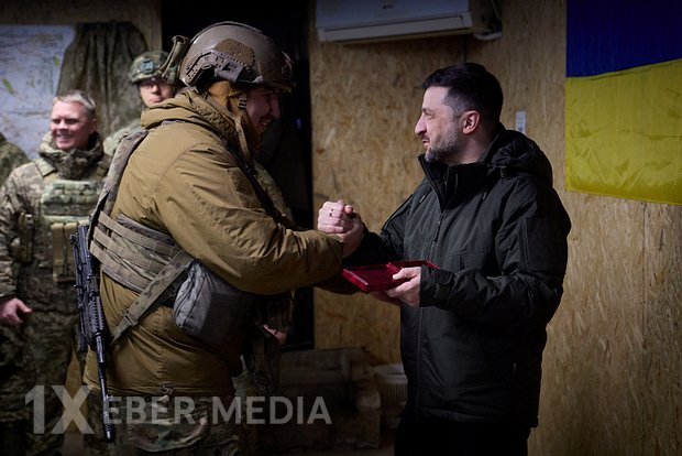 Zelenskinin Donbasdan qoşunları çıxarmaqdan imtina etməsi səbəbi açıqlandı