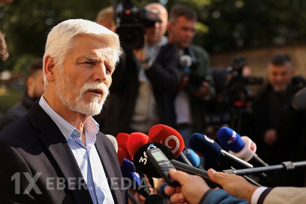 Çexiya prezidenti Ukraynaya təyyarələr vəd etdi