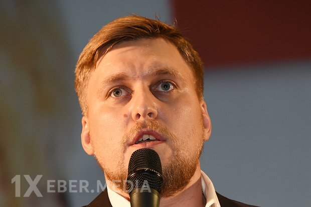 ABŞ-a gedən komediyaçı Moskvada mənzil satışının təfərrüatlarını açıqladı