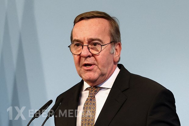 Pistorius ABŞ-ın hərəkətləri səbəbindən NATO-nun mövcudluğunun sona çatması barədə danışıb