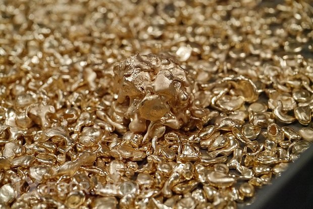 Rusiyalı təqaüdçü cinayətin üstünün açılmasına kömək etmək istəyib və bir kiloqram qızıl itirib