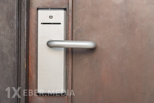 Taylandda rusiyalı qadın ödənilməmiş kirayə haqqı üzündən otel otağında özünü barrikadaya alıb