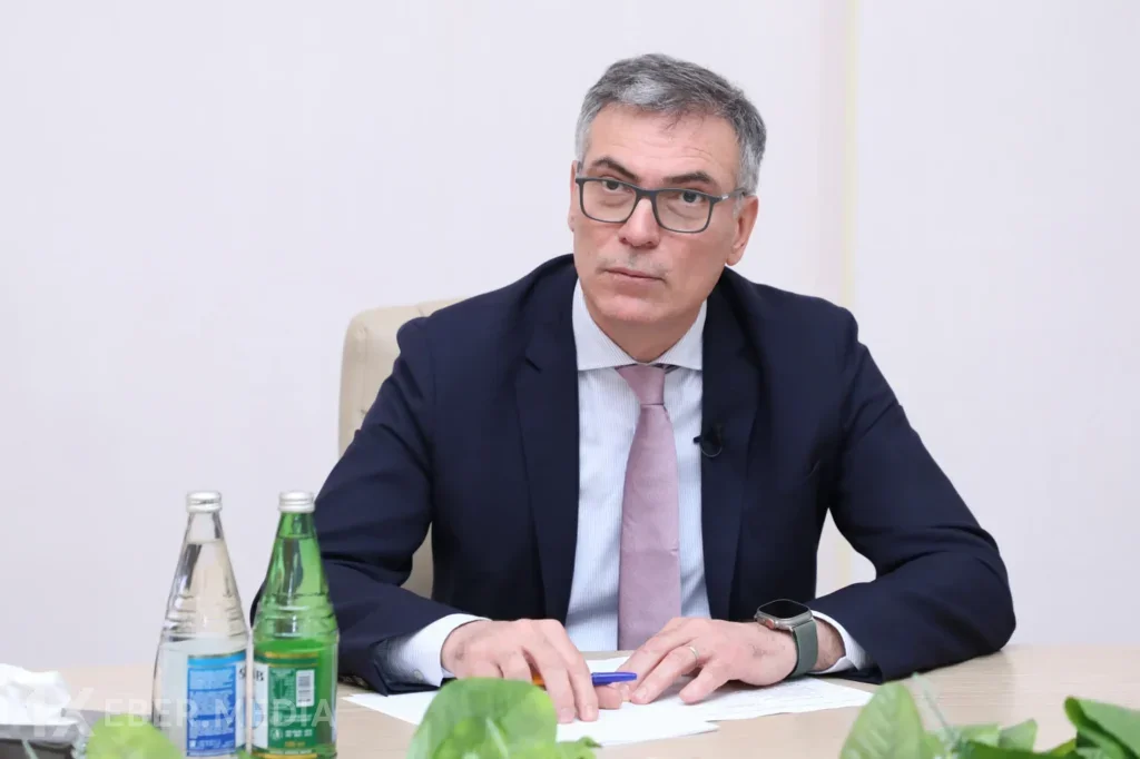 “Azəriqaz” fəhlələri ixtisar edir, bu xanımlara isə yüksək vəzifə verir