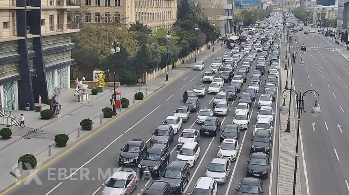 13 istiqamətdə tıxac var