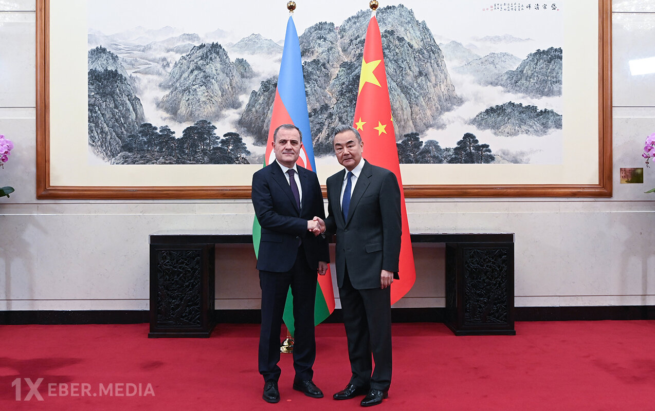 Bayramov çinli həmkarı ilə görüşdü