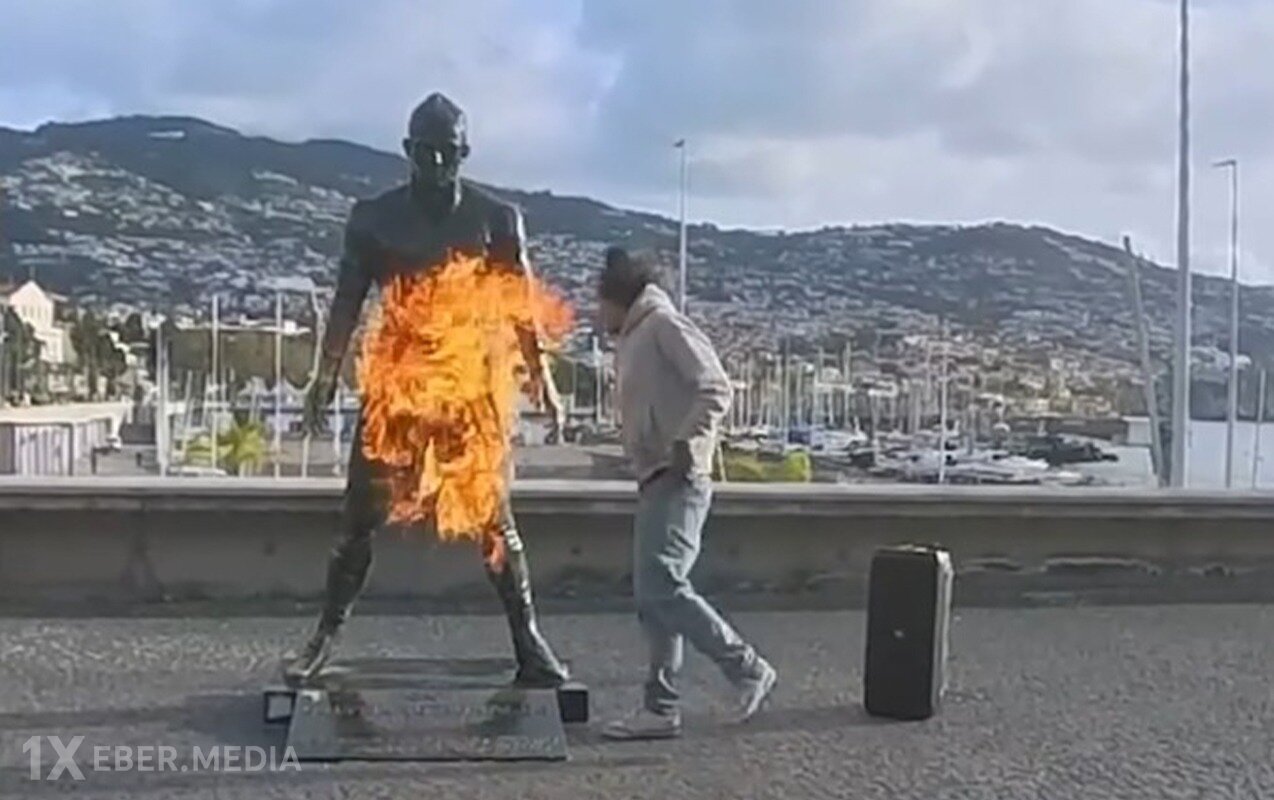 Ronaldonun heykəlini yandırdılar - Video