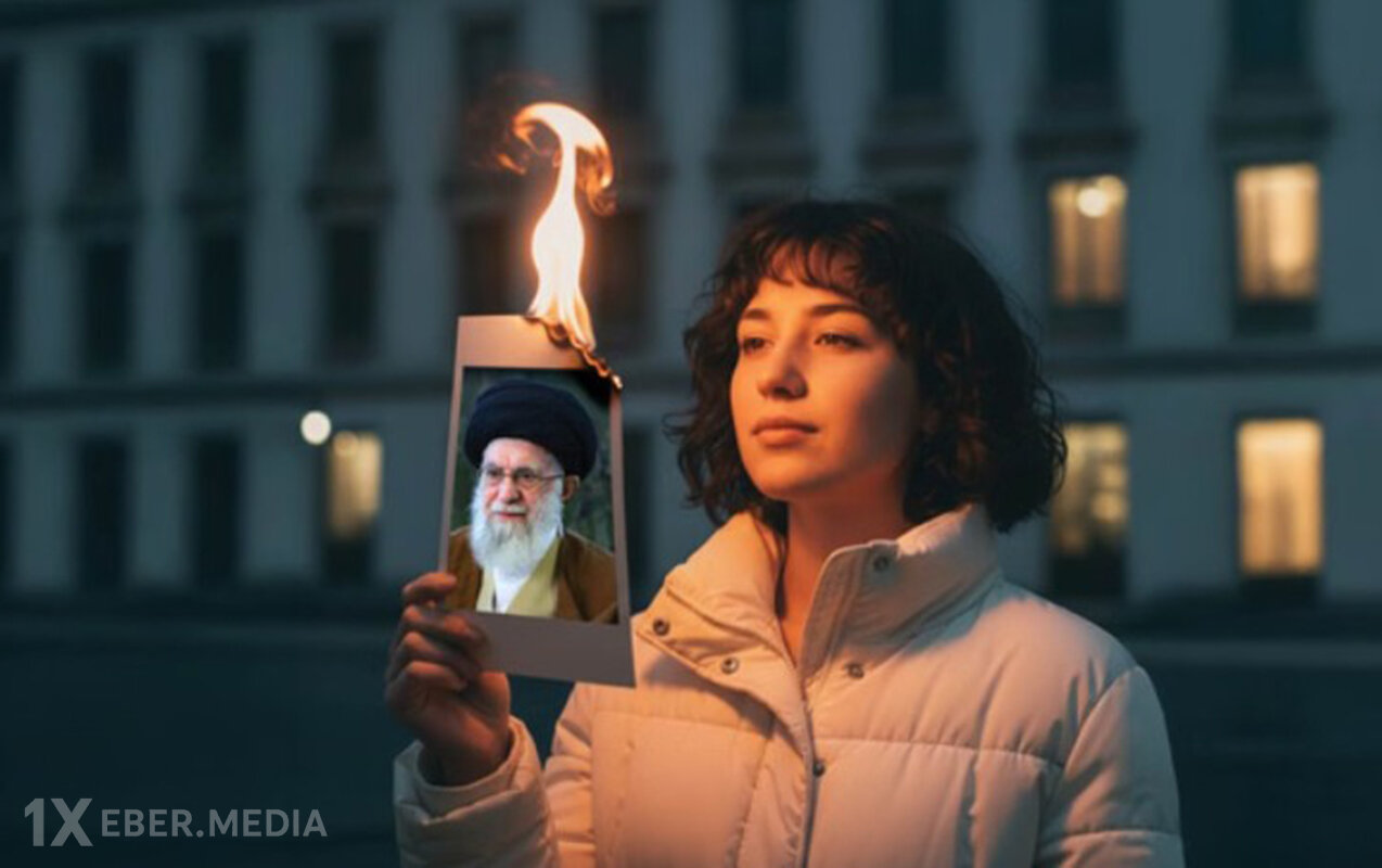 İranlı qadınların Xameneinin fotosuna qarşı etdiyi hərəkət viral oldu - Fotolar