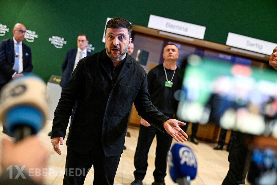 Zelenski mətbuat konfransında rusca nə deyib?