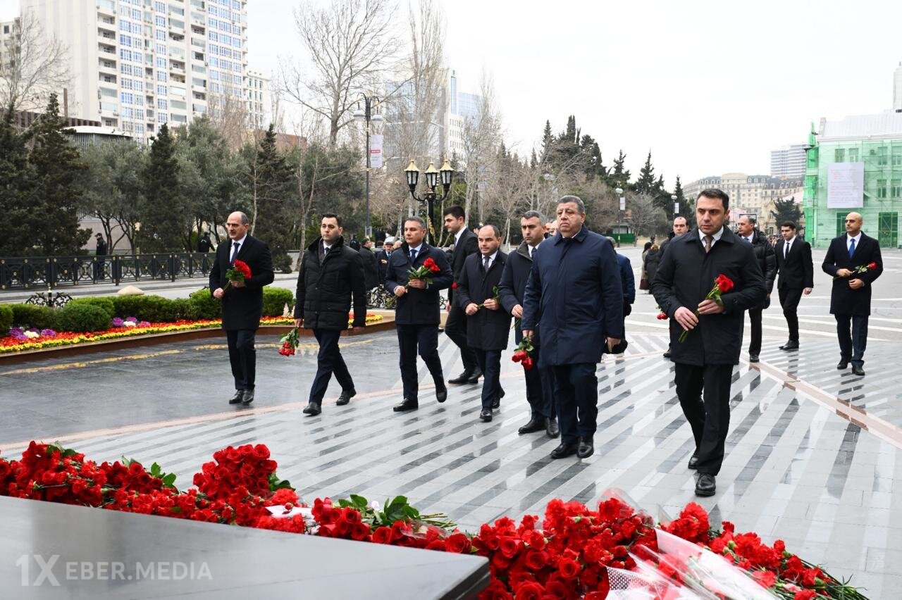 Mədəniyyət Nazirliyinin kollektivi Xocalı soyqırımı abidəsini ziyarət etdi