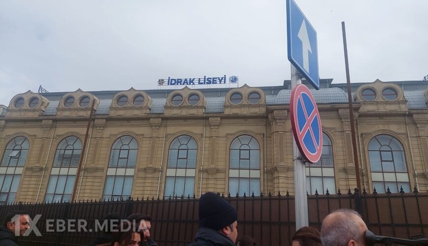 Müəllimin güllələndiyi lisey valideynlərə müraciət etdi