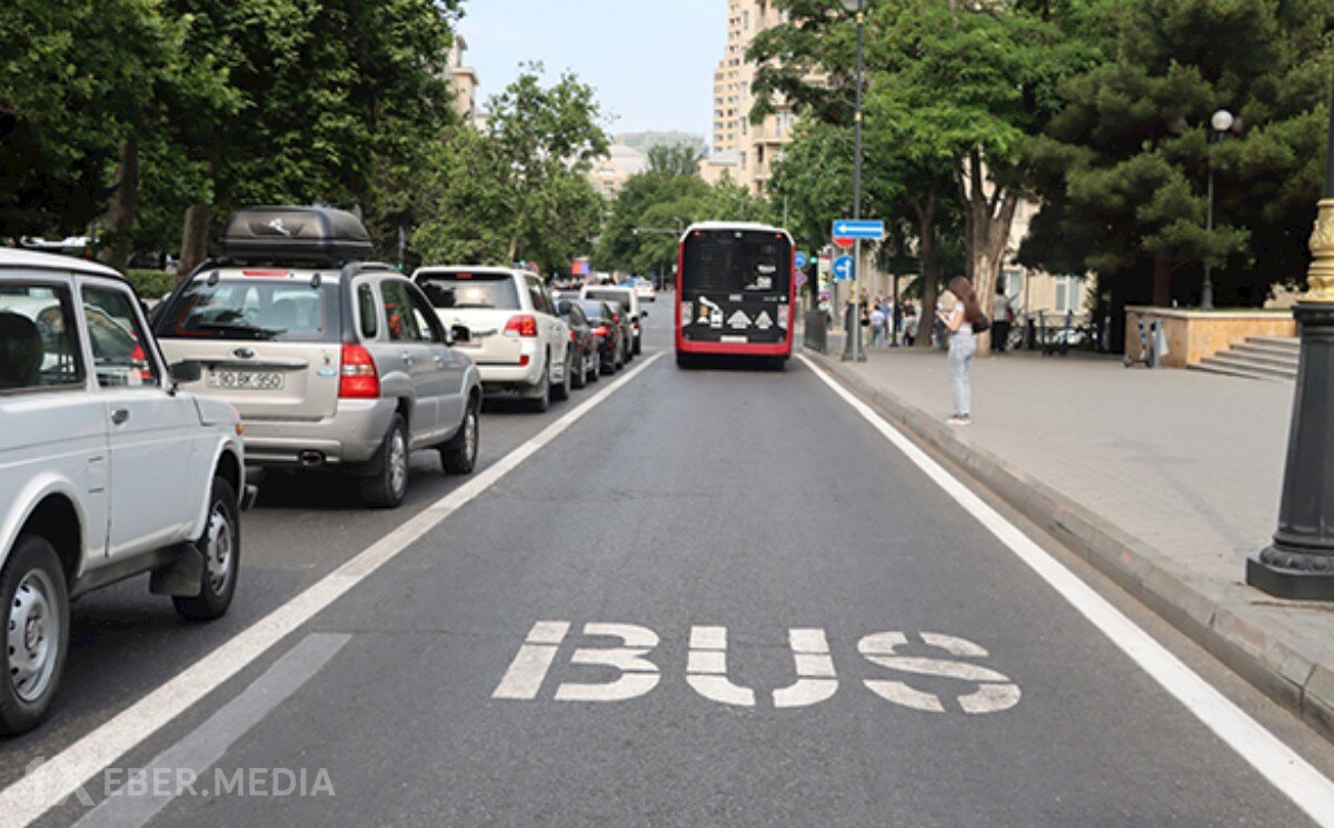 AYNA-nın 111 kilometrlik zolaq "fiaskosu": Nə üçün yollar boş, avtomobillər tıxacda qalır?