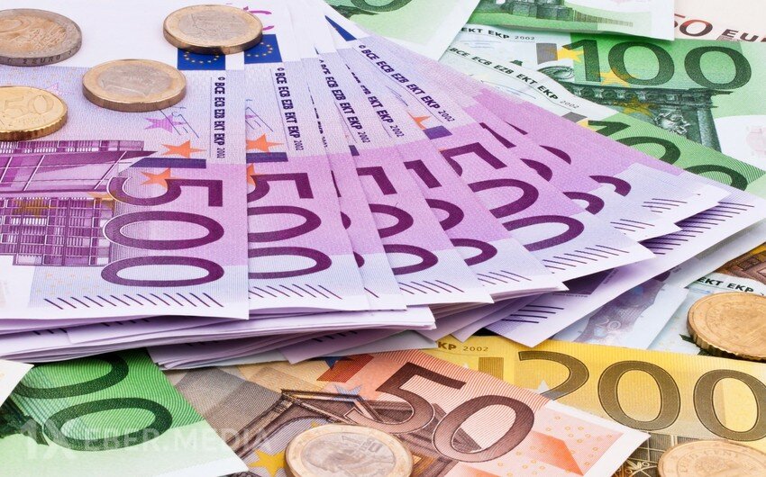 Avro, rubl ucuzlaşdı, dollar isə...