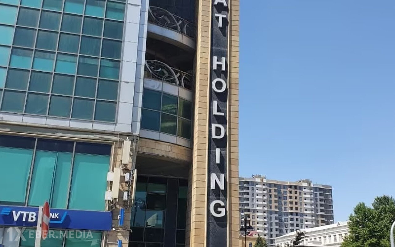 Ramiz Mehdiyevin qardaşının tikdirdiyi qəzalı bina - Lifti belə yoxdur...