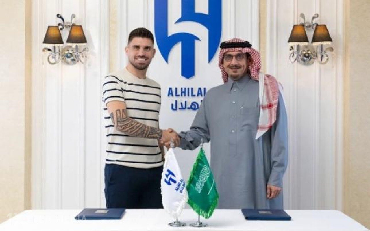 "Əl-Hilal" onunla müqaviləni yenilədi