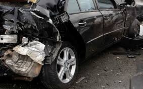 Gəncədə qəza oldu, yol kənarında dayanan piyada xəsarət aldı