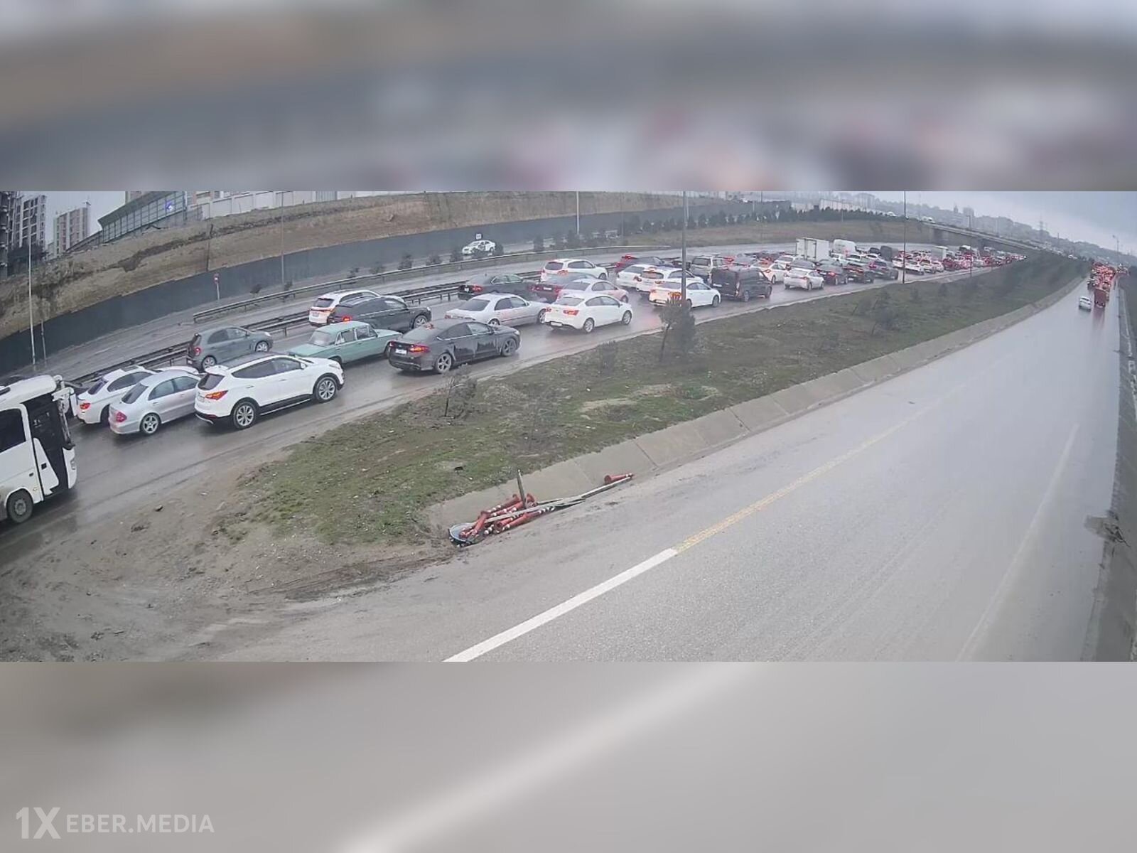 Bakı dairəvi yolda qəza səbəbindən nəqliyyat sıxlığı yarandı