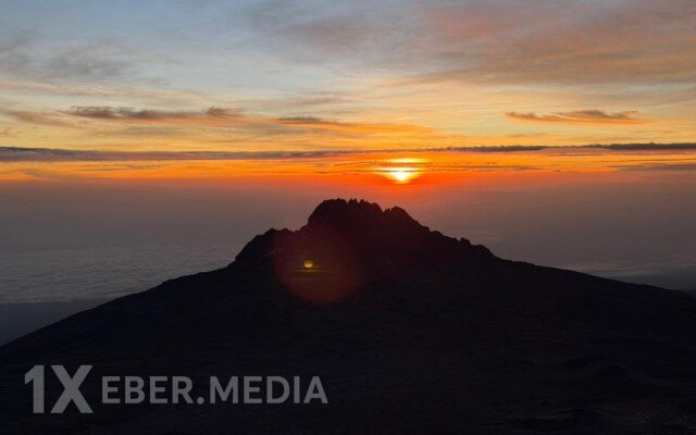 Azərbaycan bayrağı Kilimancaro zirvəsində - FOTOLAR