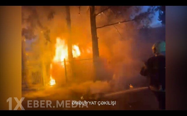 Sumqayıtda ayaqqabı təmiri köşkü yandı - VİDEO