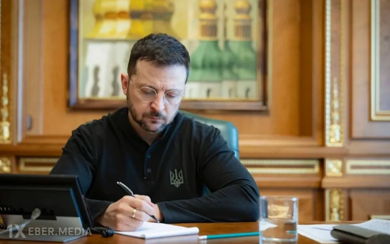 Zelenski 91 gəmiyə sanksiya tətbiq etdi