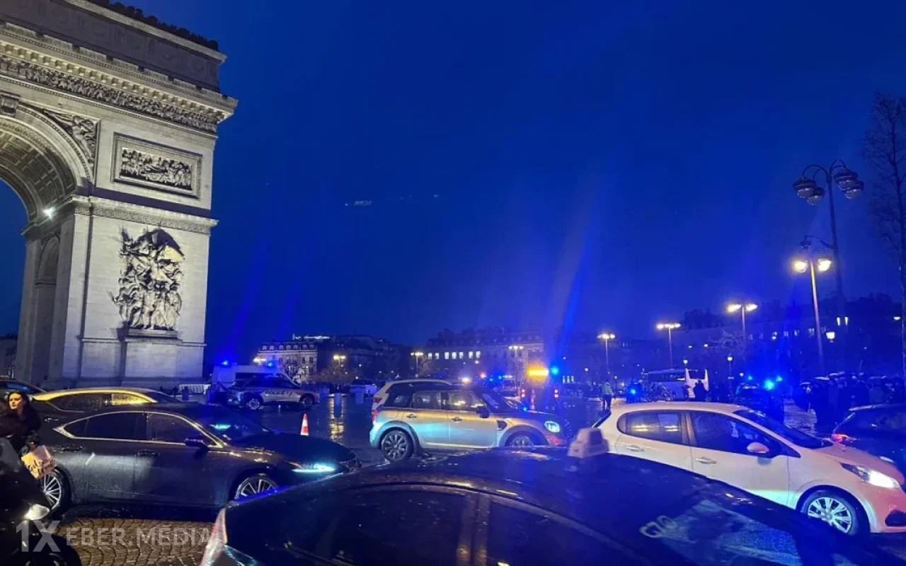 Parisin mərkəzində polisə bıçaqlı hücum edildi