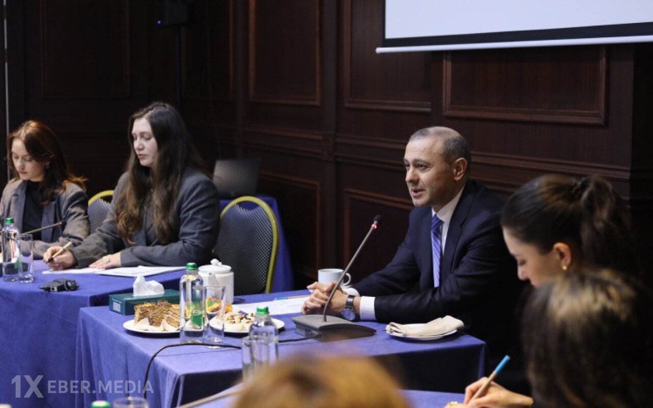 Qriqoryan İrəvanda Azərbaycan nümayəndələri ilə görüşdü