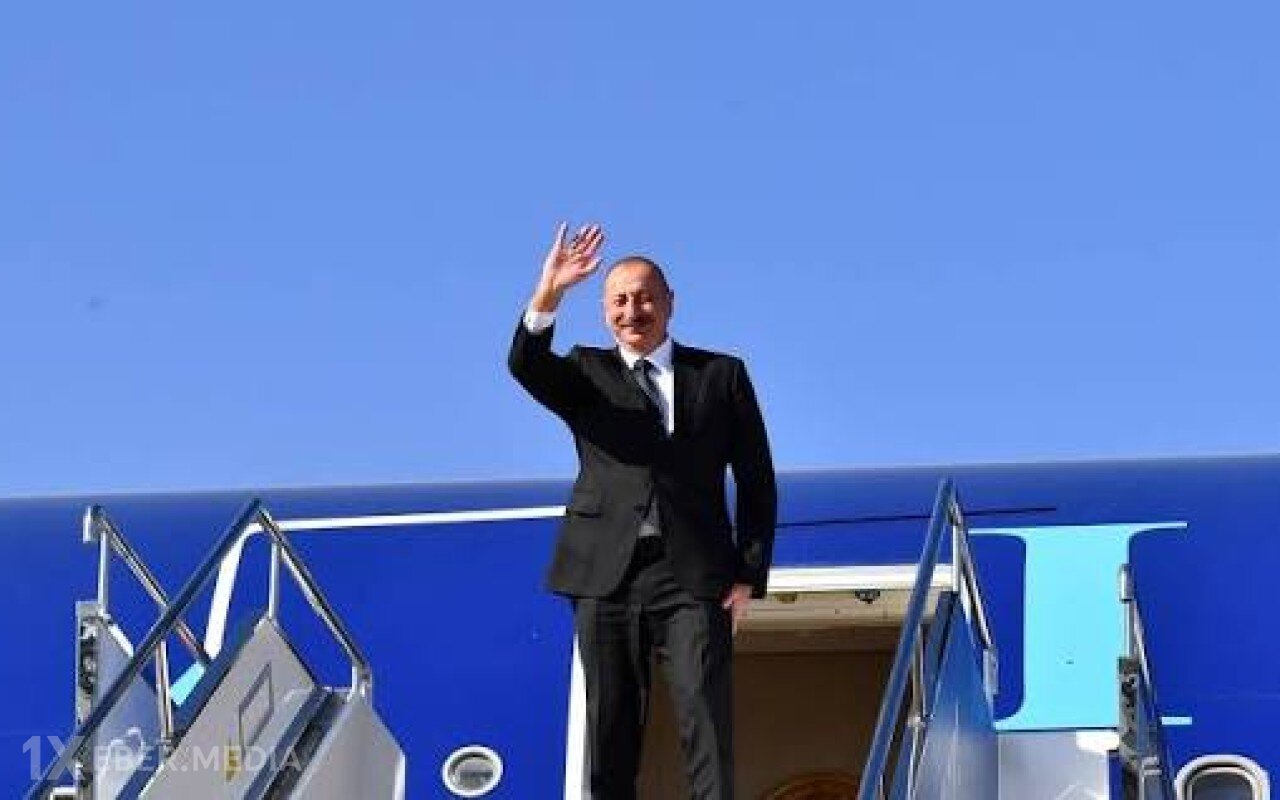 Prezident Serbiyaya rəsmi səfər edib