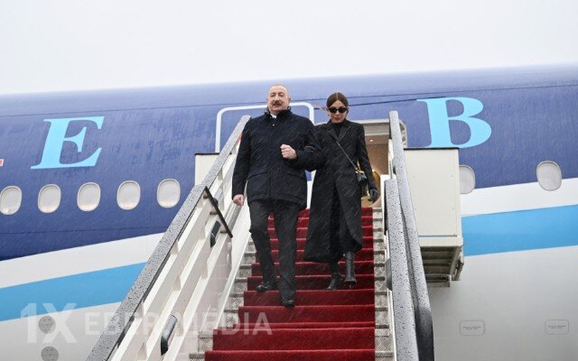 Prezidentlə xanımı hava limanında belə qarşılanıb - VİDEO