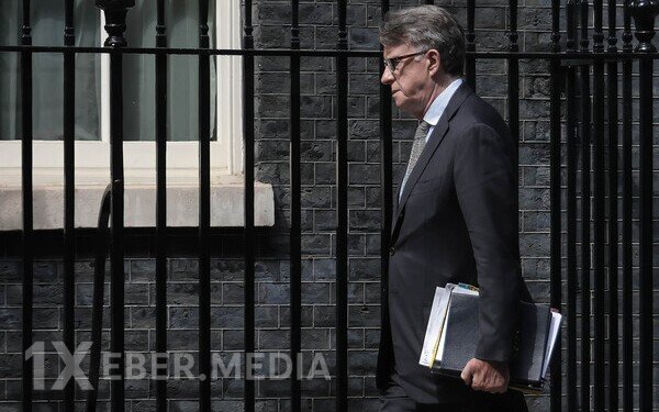 Britaniyalı keçmiş səfir saxlanıldı - VİDEO