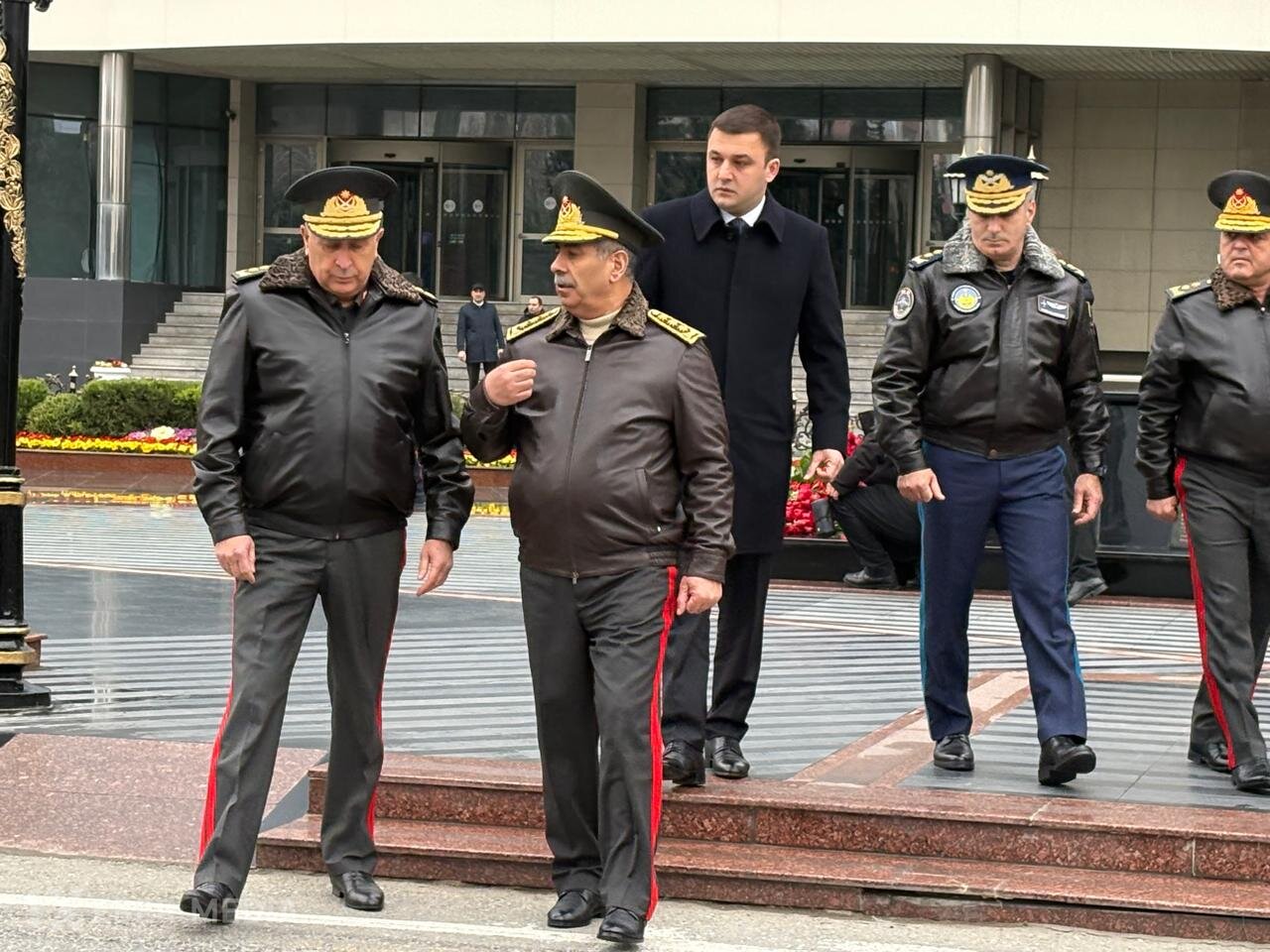 Rəsmilər Xocalı soyqırımı abidəsini ziyarət etdi-FOTOLAR