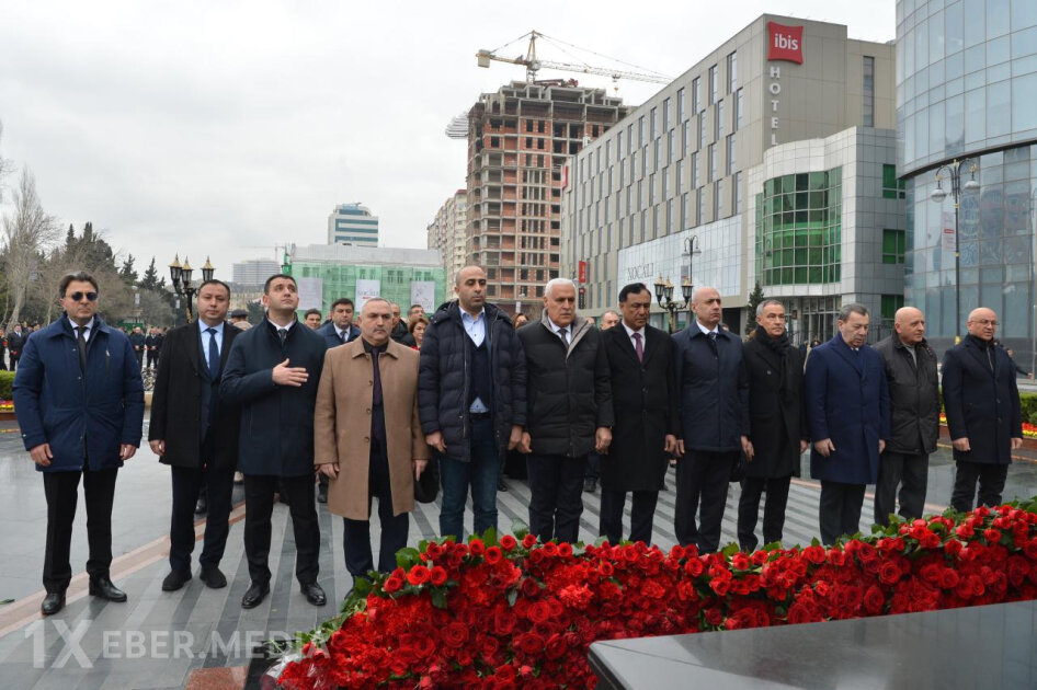 Deputatlar “Ana harayı” abidəsini ziyarət etdilər