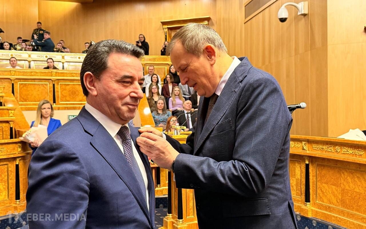 Rusiya Prezidenti Səyyad Əliyevi təltif etdi - FOTO