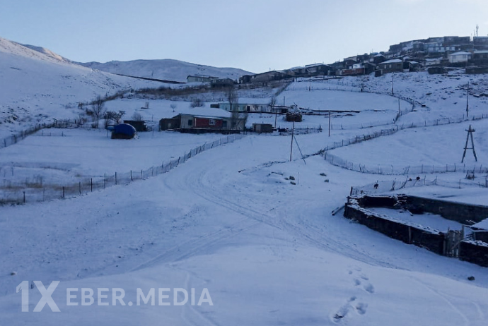 Xınalığa yarım metrdən çox qar yağıb