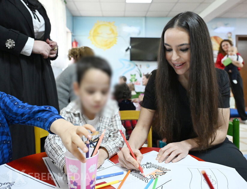 Leyla Əliyeva Tiranada uşaq evində