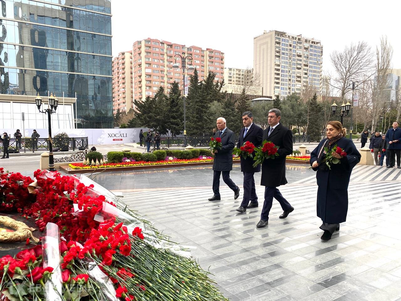 Xəzər Rayon İcra Hakimiyyətinin rəhbərliyi və əməkdaşları “Ana harayı” abidəsini ziyarət etdi