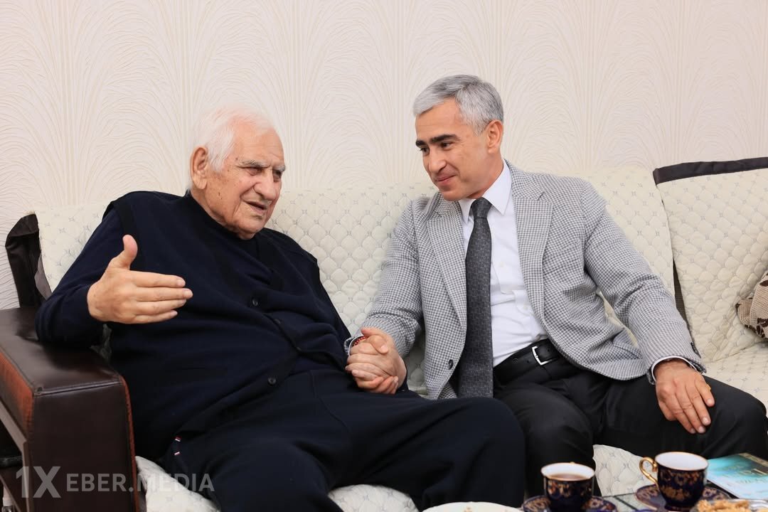 Anar Ələkbərov 95 yaşlı Nəriman Həsənzadəni ziyarət etdi