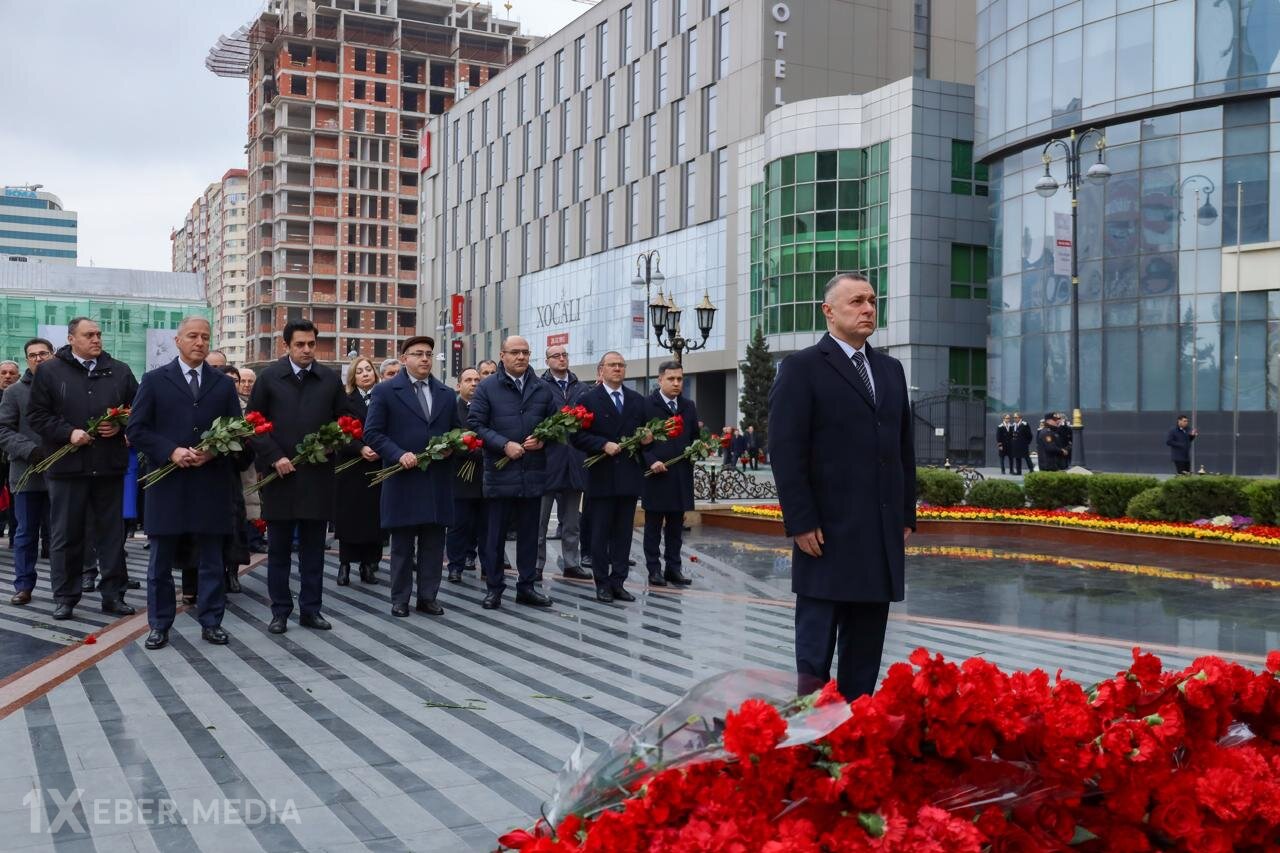 Səhiyyə Nazirliyinin rəhbərliyi Xocalı soyqırımı qurbanlarının xatirəsini yad etdi