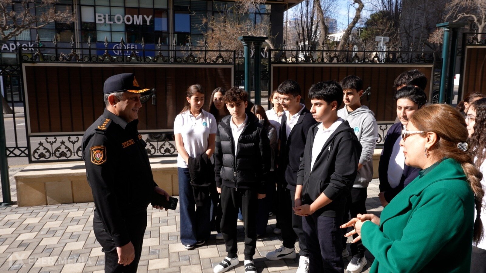 Məktəblilər polisin xidməti ilə tanış oldu - Video