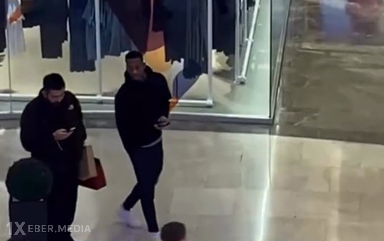 Komandası səfərdə, özü ticarət mərkəzində - Video