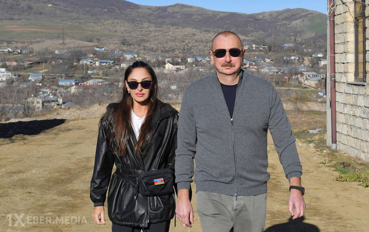 Prezident xanımı və qızı ilə Xocavənddə olub