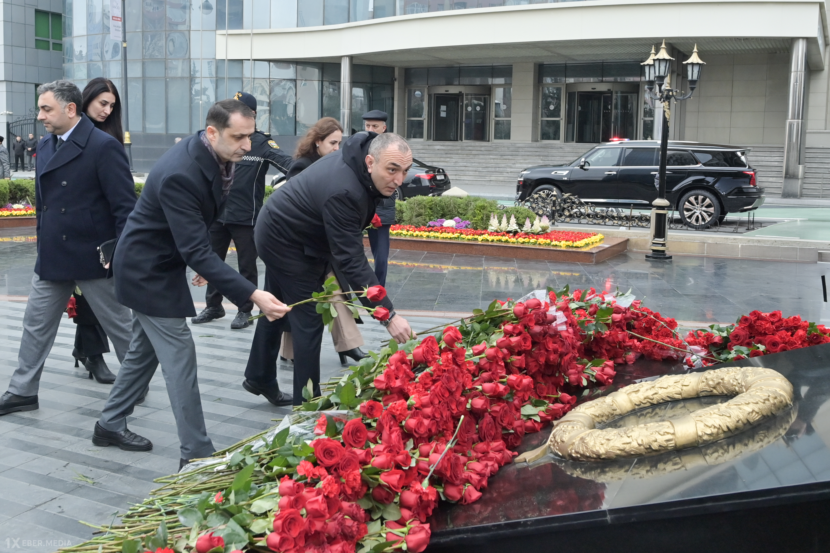 Elm və Təhsil Nazirliyinin rəhbərliyi və kollektivi soyqırım qurbanlarının xatirəsini yad etdi