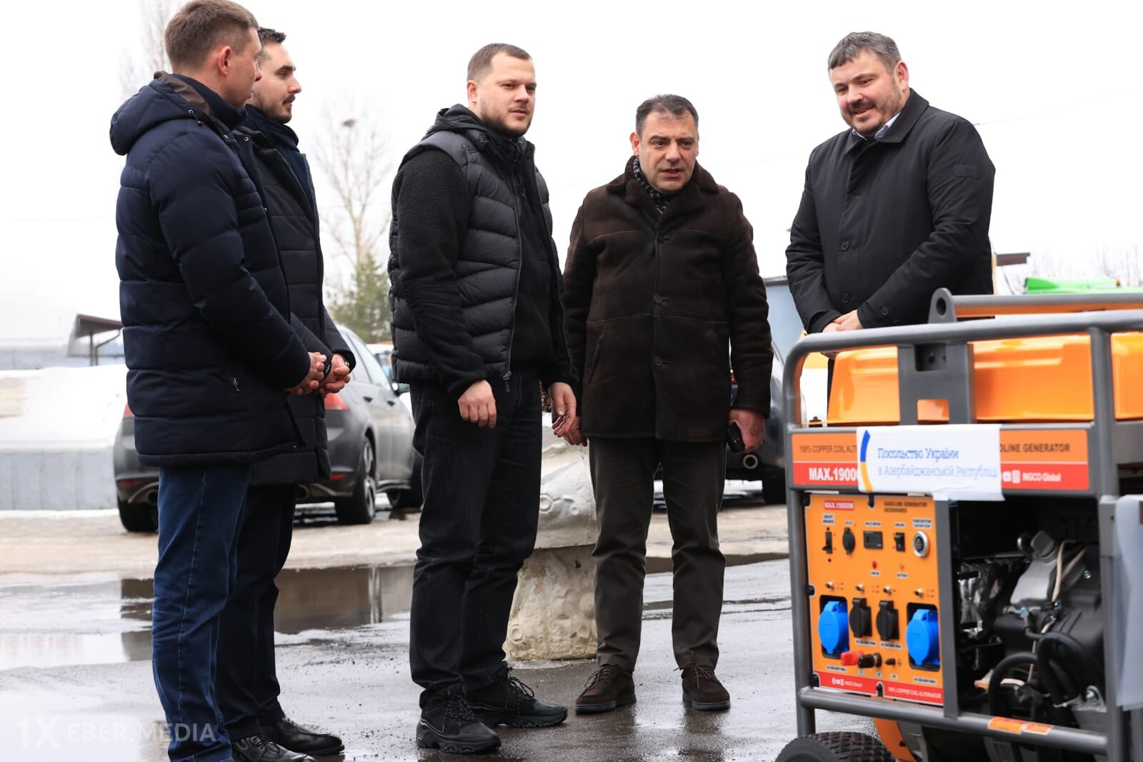 Azərbaycandan göndərilən yardım Ukraynaya təhvil verildi