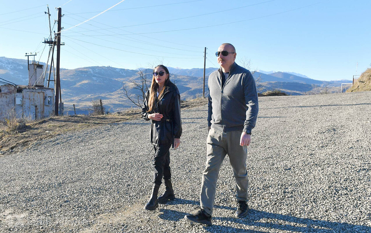 İlham Əliyev ailəsi ilə Xocalıya getdi