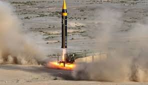 İran İsrailə ballistik raket dalğası buraxdı