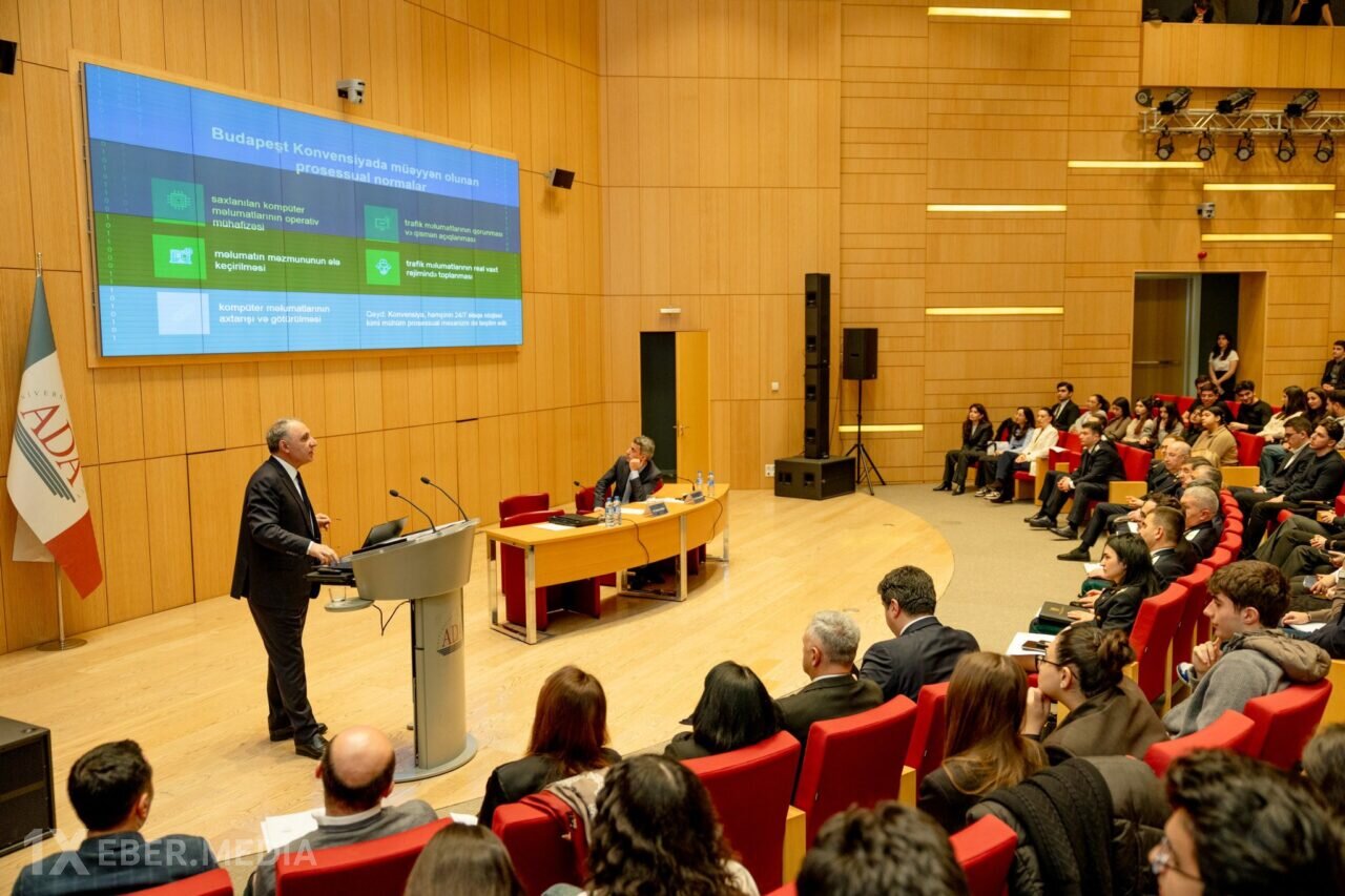 Kamran Əliyev ADA-da mühazirə oxudu