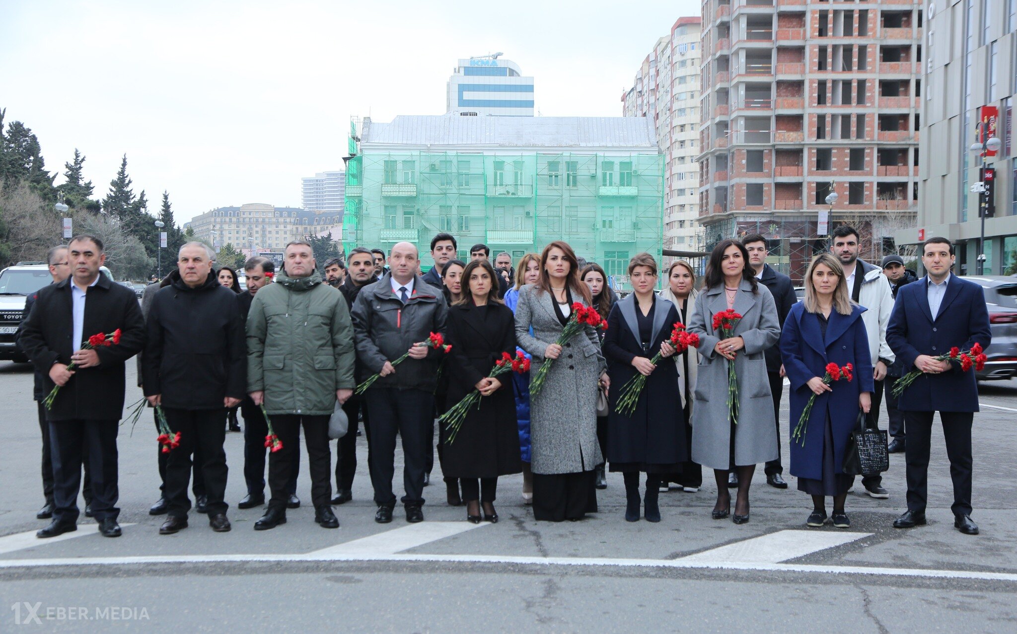 Veysəloğlu Şirkətlər Qrupunun rəhbər heyəti “Ana harayı” abidəsini ziyarət edib